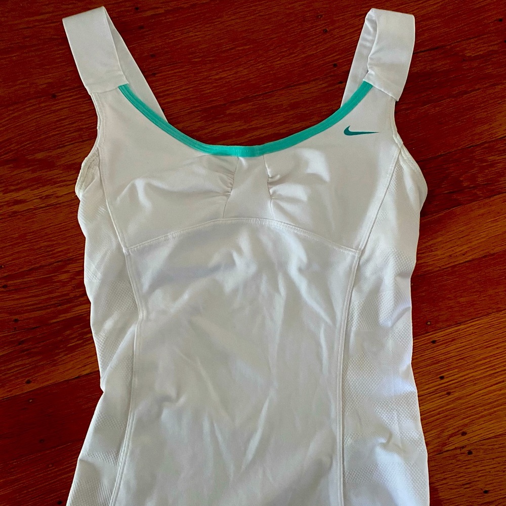 Nike dry-fit workout top XS - white